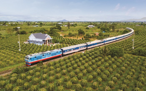 Lọt top 10 tuyến đường sắt đẹp nhất thế giới, đường sắt Việt Nam làm ăn ra sao?